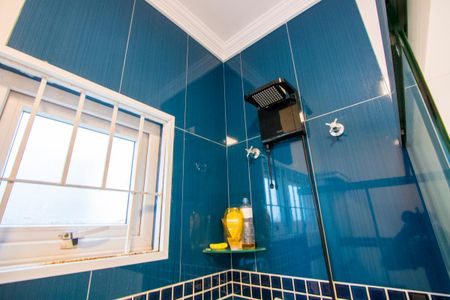 Casa à venda com 450m², 4 quartos e 6 vagasBanheiro da Suíte 2