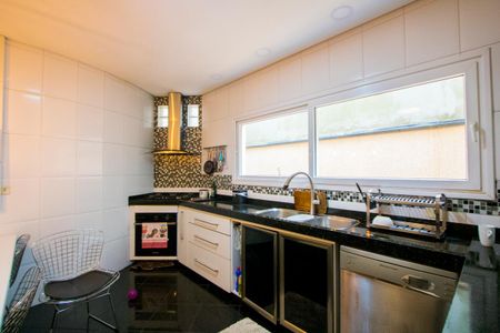 Casa à venda com 450m², 4 quartos e 6 vagasCozinha