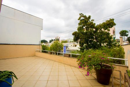 Casa à venda com 450m², 4 quartos e 6 vagasVaranda da Suíte 2