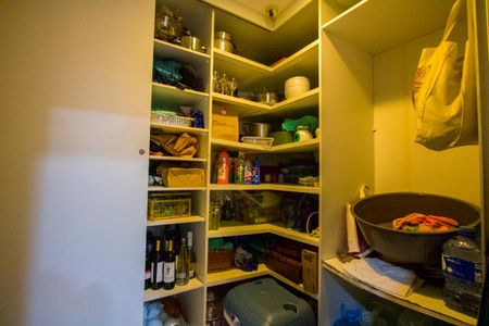 Casa à venda com 450m², 4 quartos e 6 vagasDespensa