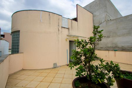 Casa à venda com 450m², 4 quartos e 6 vagasÁrea externa superior dos fundos
