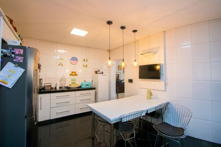 Casa à venda com 450m², 4 quartos e 6 vagasCozinha