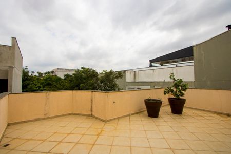 Casa à venda com 450m², 4 quartos e 6 vagasÁrea externa superior dos fundos
