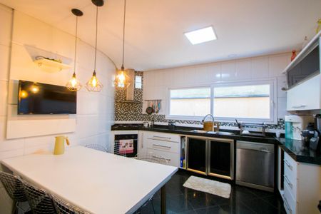 Casa à venda com 450m², 4 quartos e 6 vagasCozinha