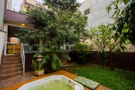 Casa à venda com 450m², 4 quartos e 6 vagasQuintal/Jardim