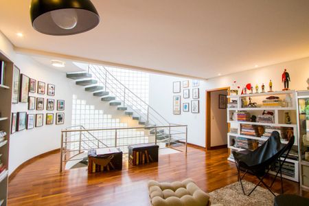 Casa à venda com 450m², 4 quartos e 6 vagasEscritório