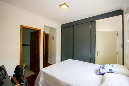 Casa à venda com 450m², 4 quartos e 6 vagasSuíte 2