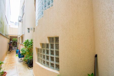 Casa à venda com 450m², 4 quartos e 6 vagasCorredor externo