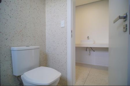 Apartamento para alugar com 167m², 3 quartos e 2 vagasBanheiro da Suíte 2 e 3