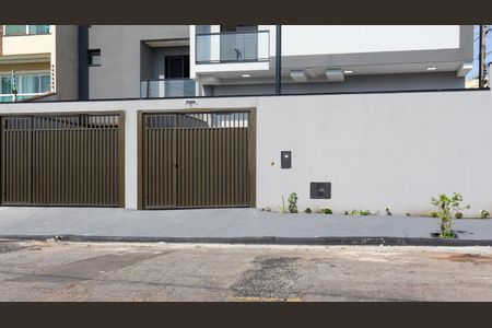 Casa à venda com 95m², 3 quartos e 2 vagas Casa à venda com 95m², 3 quartos e 2 vagasFachada