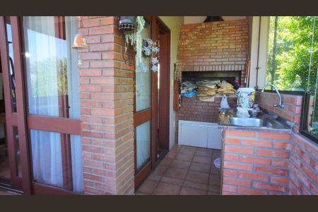 Casa de condomínio à venda com 450m², 5 quartos e 4 vagas Casa de condomínio à venda com 450m², 5 quartos e 4 vagasVaranda da Sala com churrasqueira