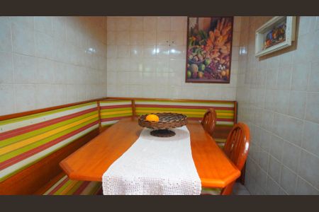 Casa de condomínio à venda com 450m², 5 quartos e 4 vagas Casa de condomínio à venda com 450m², 5 quartos e 4 vagasCozinha