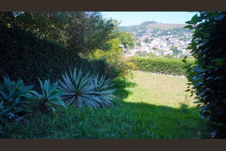 Casa de condomínio à venda com 450m², 5 quartos e 4 vagas Casa de condomínio à venda com 450m², 5 quartos e 4 vagasVista da varanda