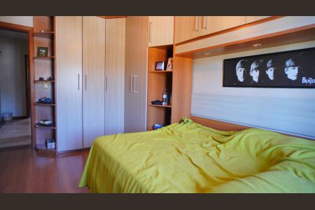 Casa de condomínio à venda com 450m², 5 quartos e 4 vagas Casa de condomínio à venda com 450m², 5 quartos e 4 vagasQuarto 4