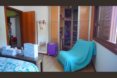 Casa de condomínio à venda com 450m², 5 quartos e 4 vagas Casa de condomínio à venda com 450m², 5 quartos e 4 vagasQuarto 3