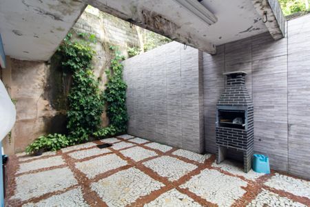 Casa à venda com 500m², 5 quartos e 3 vagas Casa à venda com 500m², 5 quartos e 3 vagasÁrea externa