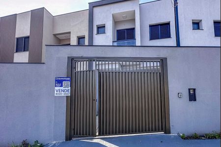 Casa à venda com 116m², 3 quartos e 2 vagasFachada