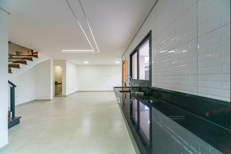 Casa à venda com 116m², 3 quartos e 2 vagasCozinha 