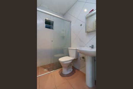 Banheiro de kitnet/studio para alugar com 1 quarto, 17m² em Jardim Aeroporto, São Paulo