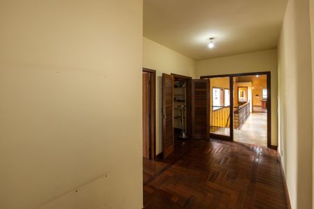 Casa de condomínio à venda com 2999m², 4 quartos e 10 vagas Casa de condomínio à venda com 2999m², 4 quartos e 10 vagasCorredor dos Quartos