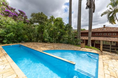 Casa de condomínio à venda com 2999m², 4 quartos e 10 vagas Casa de condomínio à venda com 2999m², 4 quartos e 10 vagasPiscina