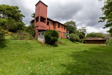 Casa de condomínio à venda com 2999m², 4 quartos e 10 vagas Casa de condomínio à venda com 2999m², 4 quartos e 10 vagasQuintal