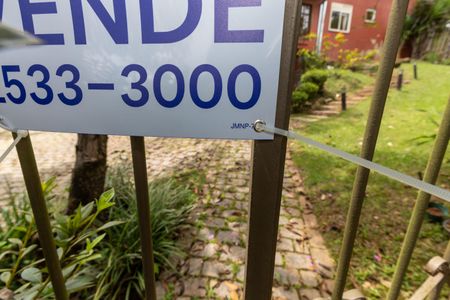 Casa de condomínio à venda com 2999m², 4 quartos e 10 vagas Casa de condomínio à venda com 2999m², 4 quartos e 10 vagasCódigo da Placa