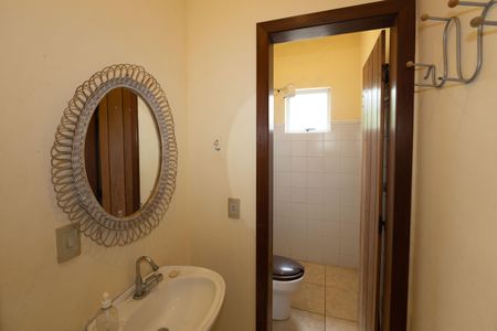 Casa de condomínio à venda com 2999m², 4 quartos e 10 vagas Casa de condomínio à venda com 2999m², 4 quartos e 10 vagasÁrea de Serviço