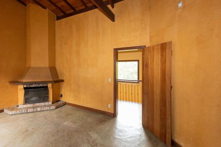 Casa de condomínio à venda com 2999m², 4 quartos e 10 vagas Casa de condomínio à venda com 2999m², 4 quartos e 10 vagasSala com Lareira