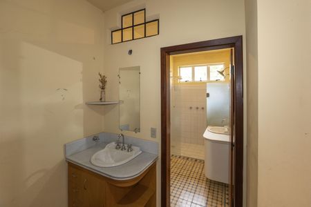 Casa de condomínio à venda com 2999m², 4 quartos e 10 vagas Casa de condomínio à venda com 2999m², 4 quartos e 10 vagasBanheiro 1