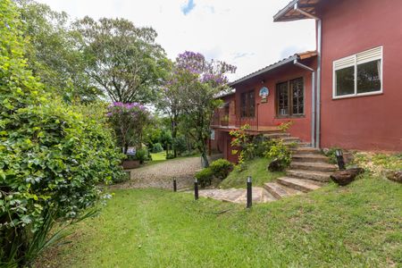 Casa de condomínio à venda com 2999m², 4 quartos e 10 vagas Casa de condomínio à venda com 2999m², 4 quartos e 10 vagasFachada