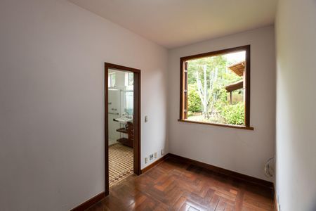 Casa de condomínio à venda com 2999m², 4 quartos e 10 vagas Casa de condomínio à venda com 2999m², 4 quartos e 10 vagasBanheiro da Suíte 1