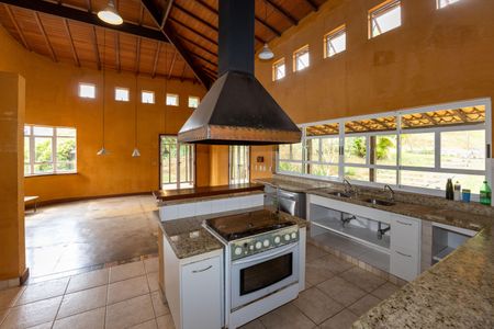 Casa de condomínio à venda com 2999m², 4 quartos e 10 vagas Casa de condomínio à venda com 2999m², 4 quartos e 10 vagasCozinha