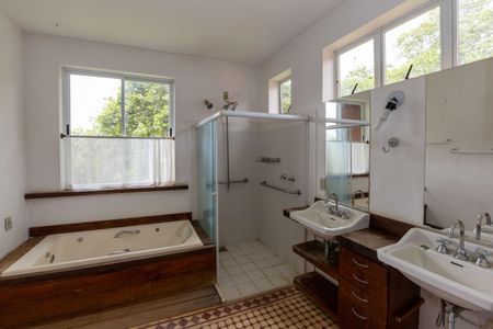 Casa de condomínio à venda com 2999m², 4 quartos e 10 vagas Casa de condomínio à venda com 2999m², 4 quartos e 10 vagasBanheiro da Suíte 1