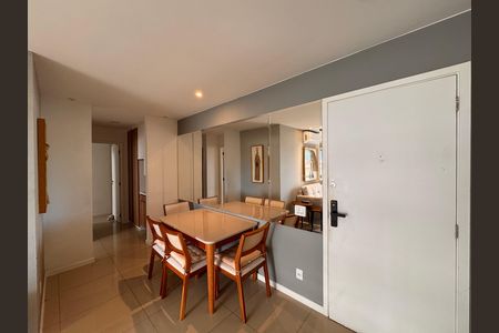 Apartamento para alugar com 77m², 2 quartos e 1 vaga Apartamento para alugar com 77m², 2 quartos e 1 vagaSala
