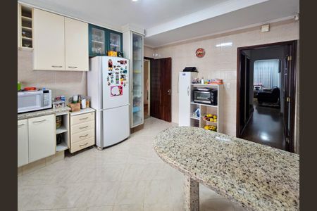 Casa à venda com 330m², 2 quartos e 2 vagas Casa à venda com 330m², 2 quartos e 2 vagasCozinha