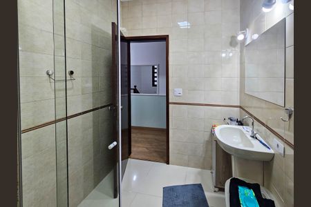 Casa à venda com 330m², 2 quartos e 2 vagas Casa à venda com 330m², 2 quartos e 2 vagasBanheiro