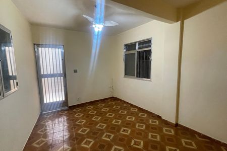 Sala de casa para alugar com 2 quartos, 120m² em Jardim Tres Marias, Duque de Caxias
