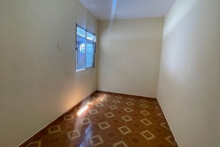Quarto de casa para alugar com 2 quartos, 120m² em Jardim Tres Marias, Duque de Caxias