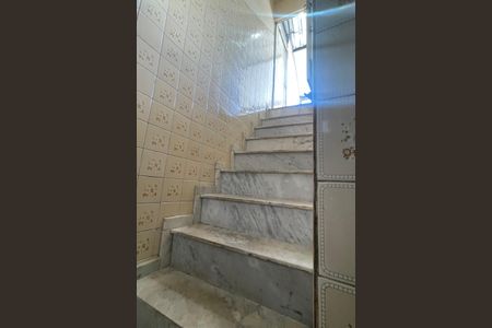 Escadas de casa para alugar com 2 quartos, 120m² em Jardim Tres Marias, Duque de Caxias