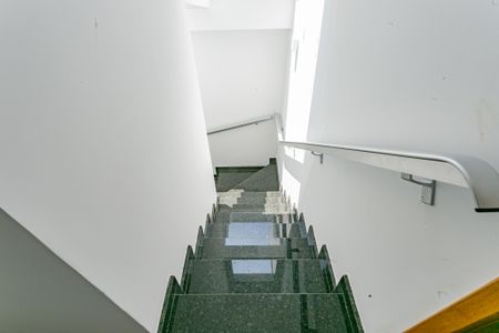 Casa para alugar com 130m², 3 quartos e 2 vagasEscada