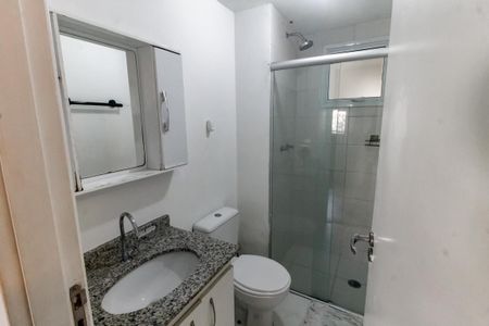 Apartamento à venda com 75m², 3 quartos e sem vaga Apartamento à venda com 75m², 3 quartos e sem vagaBanheiro Corredor
