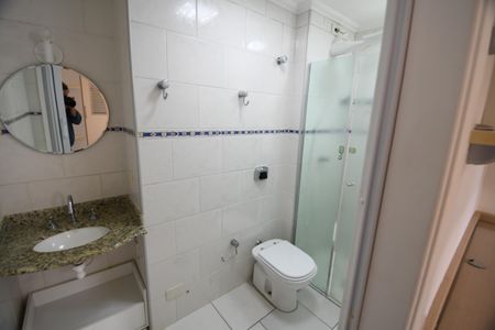 Banheiro de apartamento para alugar com 1 quarto, 40m² em Cambuí, Campinas