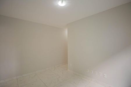 Sala de casa para alugar com 1 quarto, 54m² em Colubandê, São Gonçalo