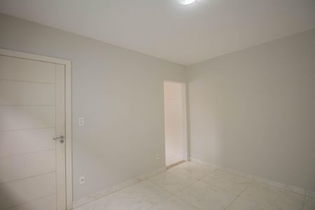 Sala de casa para alugar com 1 quarto, 54m² em Colubandê, São Gonçalo