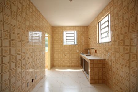 Casa para alugar com 110m², 2 quartos e 6 vagasCozinha