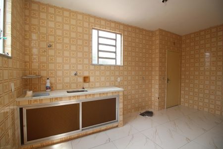 Casa para alugar com 110m², 2 quartos e 6 vagasCozinha