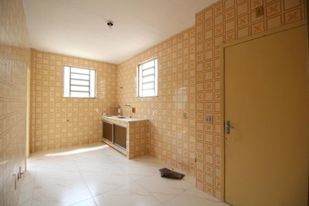 Casa para alugar com 110m², 2 quartos e 6 vagasCozinha