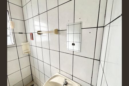 Banheiro de casa para alugar com 3 quartos, 100m² em Vila Romero, São Paulo
