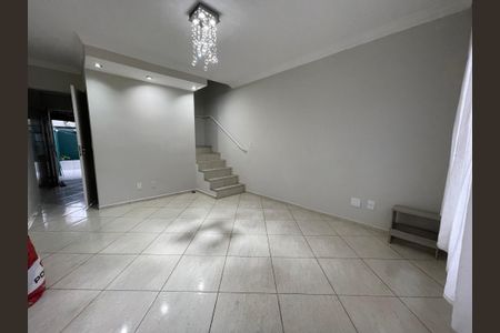 Sala de casa de condomínio para alugar com 2 quartos, 68m² em Jardim Amaralina, São Paulo